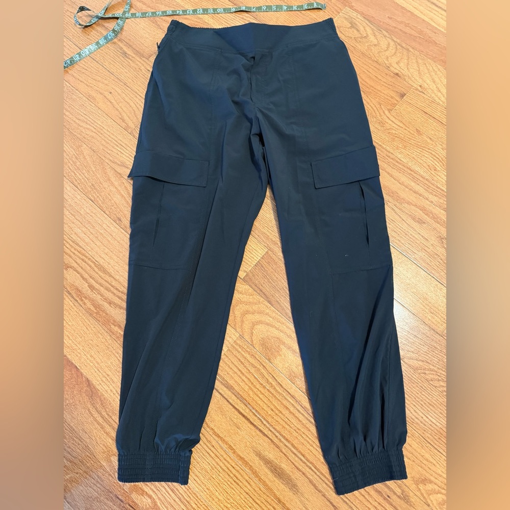 Athleta Women’s 10  Cargo Pants